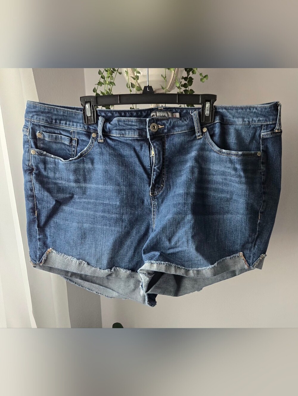 Torrid Denim Shorts Women's Plus Size 24 Blue Jean Cuffed Mid Rise Stretch